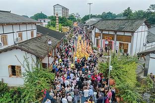 严于律己！广州龙狮后卫田宇恒赛后留在场内加练脚步